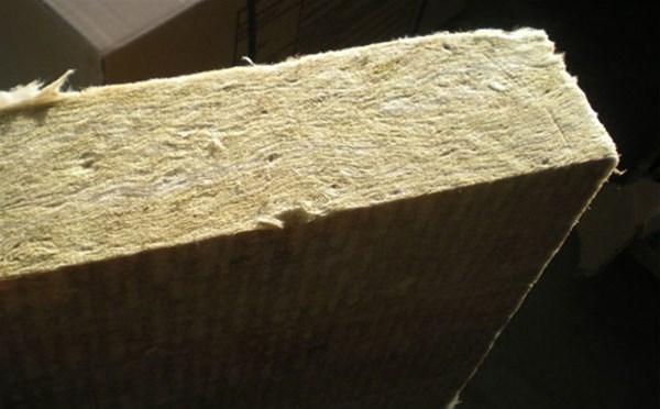 外墙岩棉板的宽度应根据窗孔比例来确定合适的长度