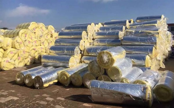 玻璃棉卷毡的安装需要专用的粘结胶来解决粘结问题